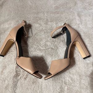 Marc Fisher LTD -9 Chic Tan Women's Block Heels